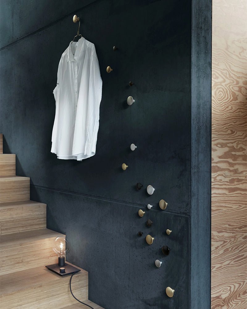 Dots- Knage i messing- 5stk. Muuto vægmonteret knage i messing til frisørudstyr og salonmøbler